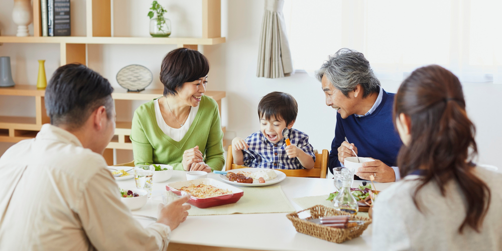 2. Bữa cơm – Sợi dây gắn kết gia đình